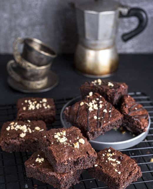 high-angle-cooling-rack-with-brownies-kettle